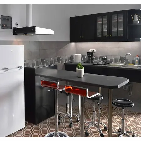 Дом отдыха Renovated Next To Old Town *