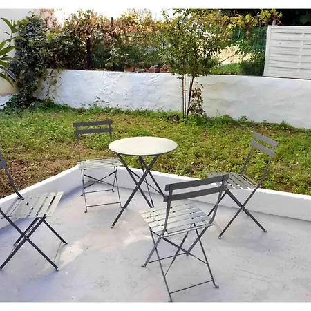 Будинок відпочинку Renovated Next To Old Town