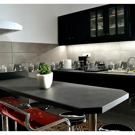 Будинок відпочинку Renovated Next To Old Town *